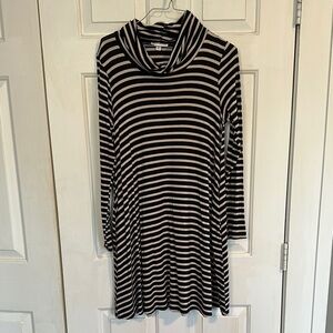Socialite Long sleeve dress size medium